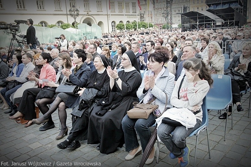 Wrocław: Tłumy na koncercie Piotra Rubika w Rynku (ZDJĘCIA)