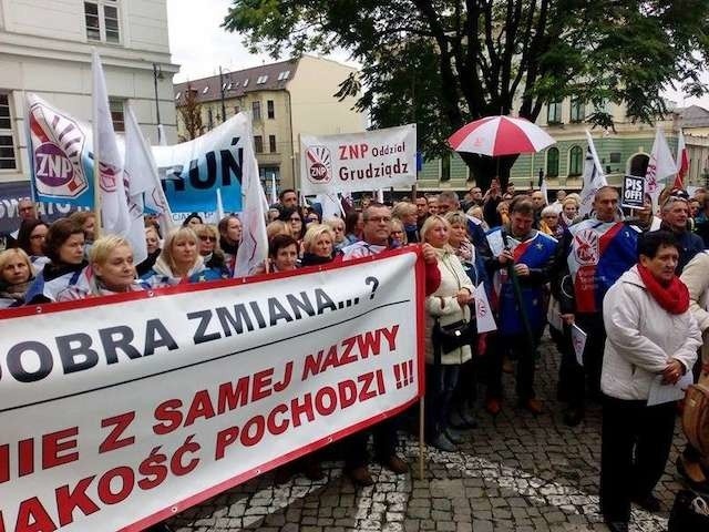 Protesty ZNP odbyły się w 17 miastach Polski. Torunianie manifestowali w Bydgoszczy