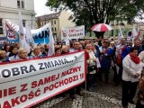 Protest toruńskich nauczycieli w Bydgoszczy. Czego chcą od rządu? [ZDJĘCIA]