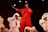 Rihanna jest w ciąży? Wielki powrót Rihanny na Super Bowl. Artystka na scenie ogłosiła coś ważnego! 