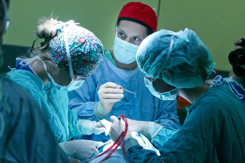 Nowoczesna operacja w szpitalu przy Borowskiej. Pomogli 11-latkowi ze zniekształconą twarzą (FOTO)
