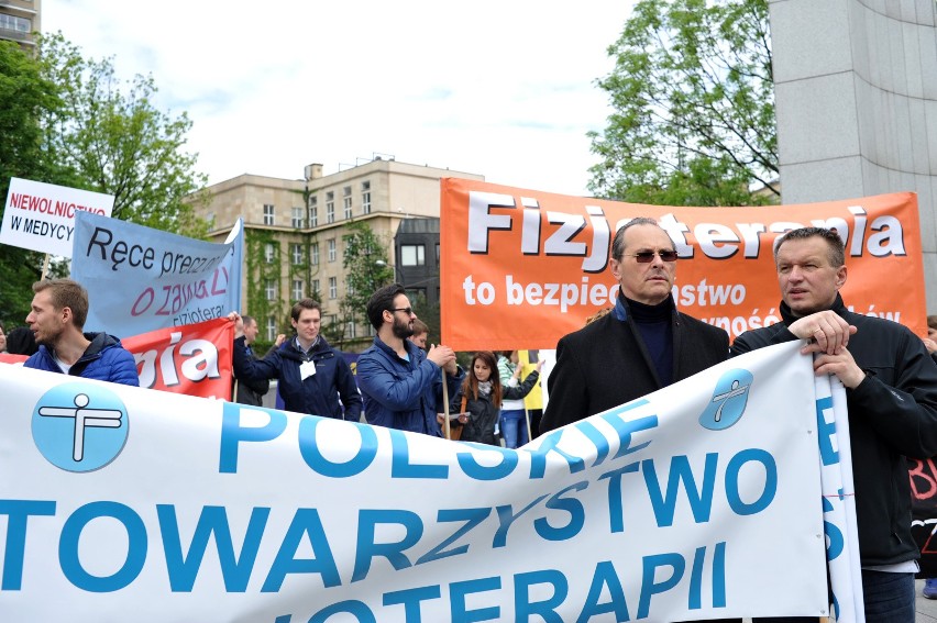 Manifestacja środowiska zrzeszającego fizjoterapeutów pod...