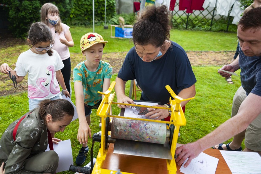 Piknik literacki w ogrodzie Biblioteki Kraków [GALERIA]