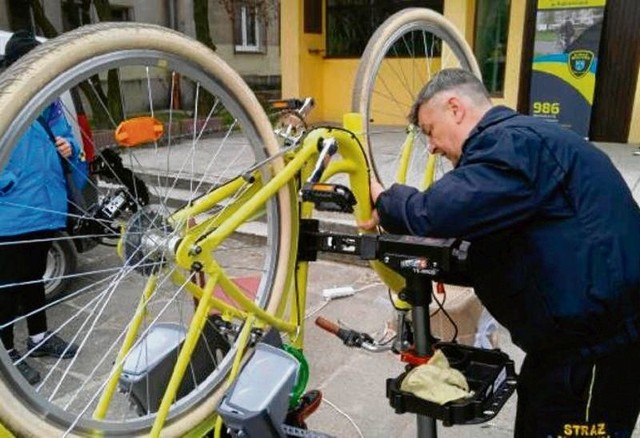 Znakowanie rowerów przez strażników jest bezpłatne.