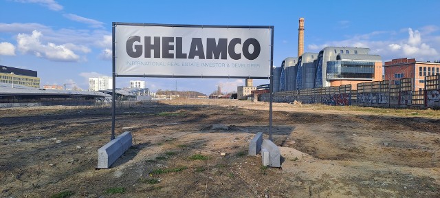 Najdroższa działka w historii Łodzi znów sprzedana. 20 tys. metrów kwadratowych między dworcem Łódź Fabryczna a EC1 w 2016 r. kupiła spółka Ghelamco za ponad 85 mln zł. Ghelamco właśnie odsprzedało ten teren wrocławskiemu Archicomowi.