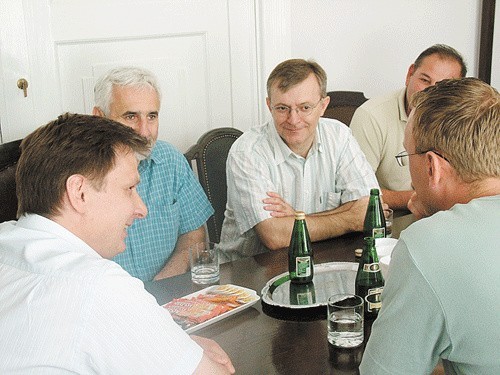 Chorwaci dyskutowali z burmistrzem Białogardu Zbigniewem Raczewskim (z lewej). 