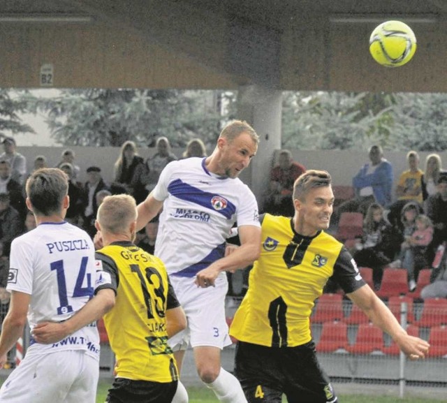 Michał Czarny (skacze najwyżej) zdobył w tym sezonie trzy bramki