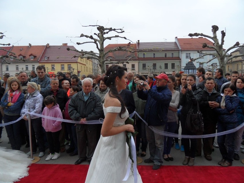 Pokaz mody ślubnej na rynku w Pszczynie [ZDJĘCIA]