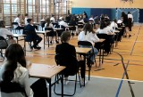 Szczecińscy uczniowie rozpoczęli egzamin ósmoklasisty. Dziś - język polski [ZDJĘCIA]