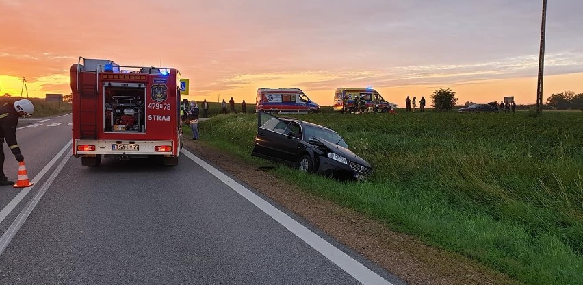 Groźny wypadek w Goźlicach. Pięć osób rannych, krajowa "dziewiątka" była całkowicie zablokowana [ZDJĘCIA] 