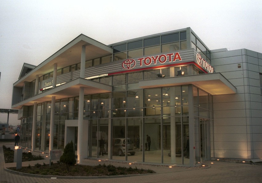 Nowy salon Toyota Fietz otwarty w 2004 roku na poznańskich...