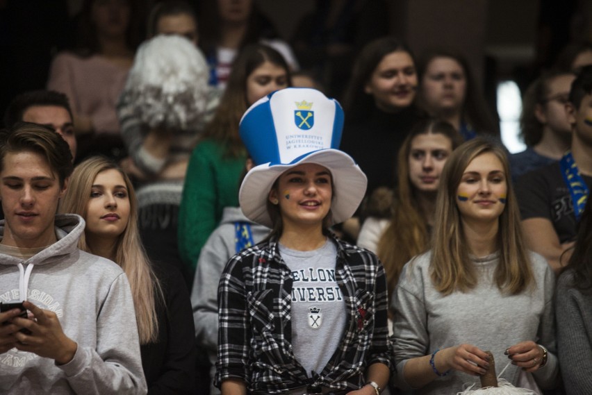 Charytatywny mecz UJ vs. AGH. Studenci dwóch największych uczelni w Krakowie połączyli siły [ZDJĘCIA]