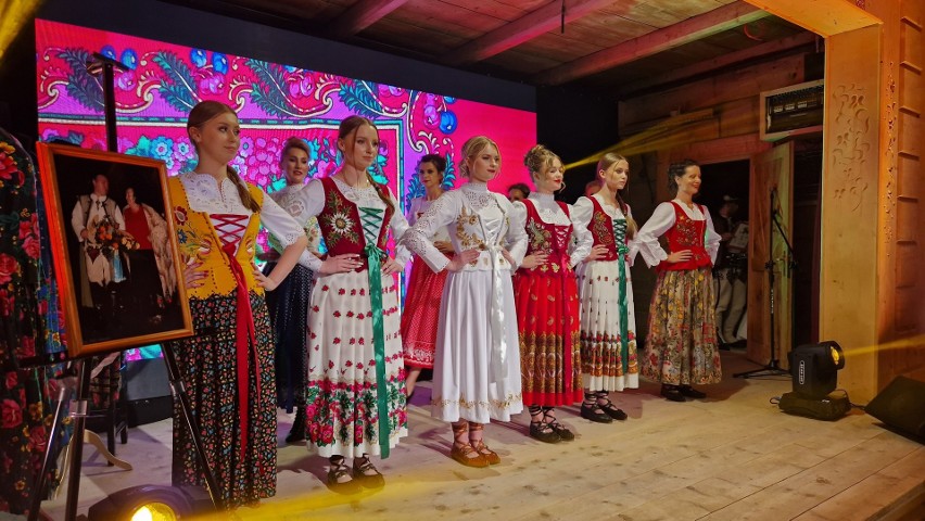 Pokaz mody śląsko-góralskiej wywarł duże wrażenie.