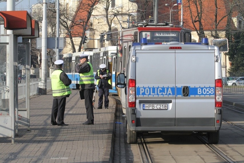 Wypadek na pl. Wróblewskiego - mężczyznę potrącił tramwaj