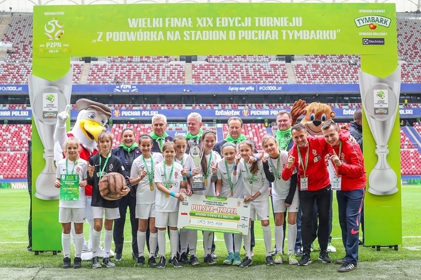 Drużyna UKS SMS Łódź wygrała turniej „Z Podwórka na Stadion o Puchar Tymbarku”  [zdjęcia]