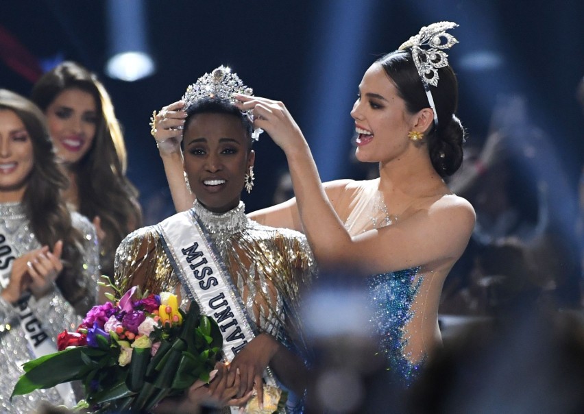 Miss Universe 2019 została Zozibini Tunzi z RPA. Jak wypadła Olga Buława? [ZDJĘCIA] [WYNIKI]