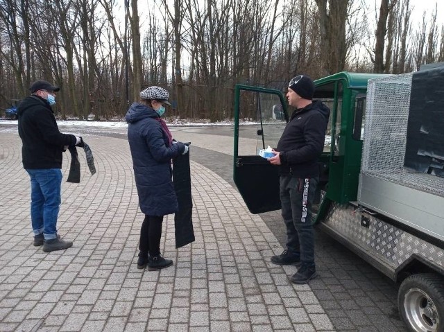 Mieszkańcy niedawno sprzątali na Stawikach. Warto dołączyć do kolejnych akcji. Zobacz kolejne zdjęcia. Przesuń zdjęcia w prawo - wciśnij strzałkę lub przycisk NASTĘPNE