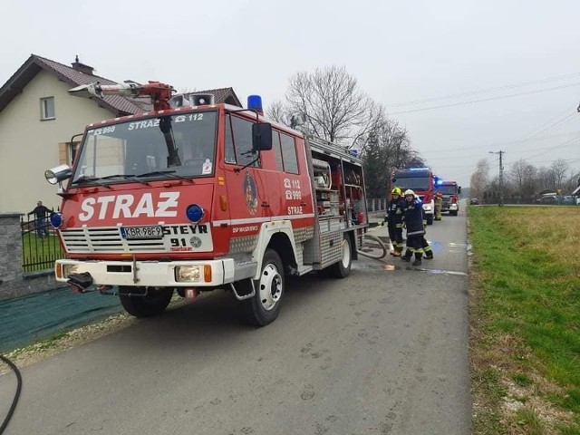 Na miejscu wybuchu gazu - w Maszkienicach pracowało kilka zastępów straży pożarnej, a także pogotowia: gazowe, energetyczne, ratunkowe i policja