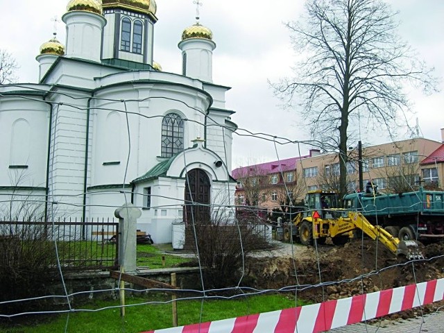 Plac budowy &#8211; dzwonnica zostanie zlokalizowana przed głównym wejściem do cerkwi