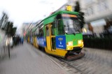 Poznań: Pasażer przewrócił się i potłukł w tramwaju