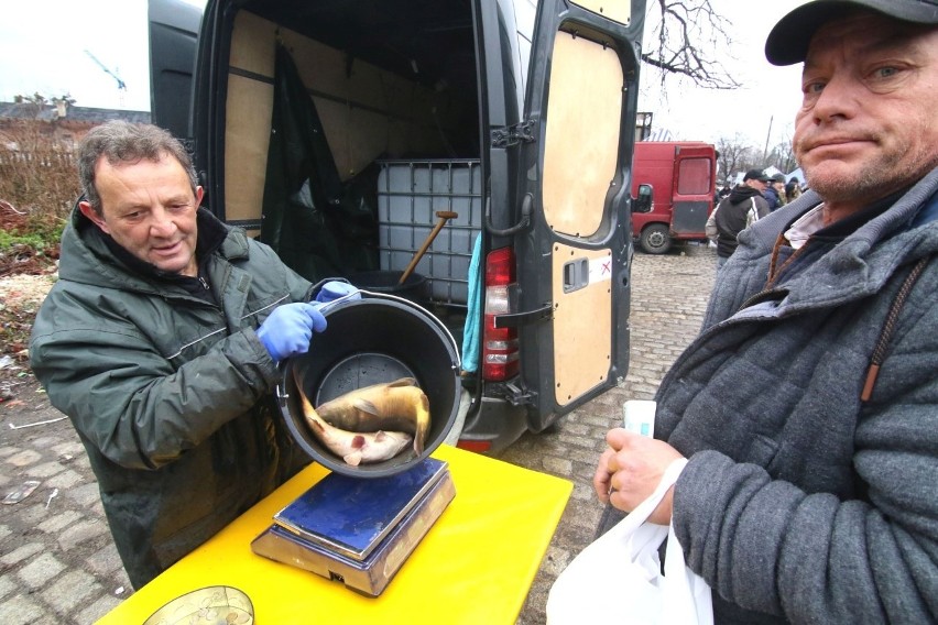 Targ na Świebodzkim. Obraz nędzy i rozpaczy. To ma być europejska metropolia?