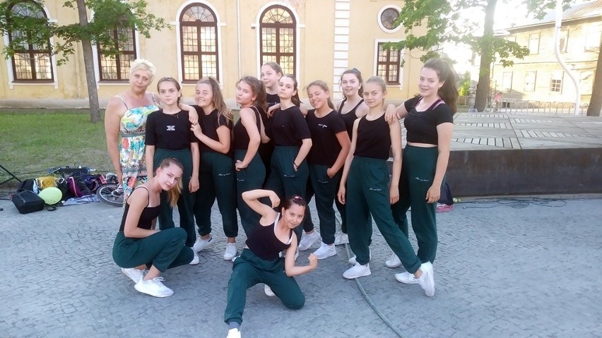 Suwalski zespół "Dotyk" wystąpił podczas Dnia Tańca w Voru (zdjęcia)