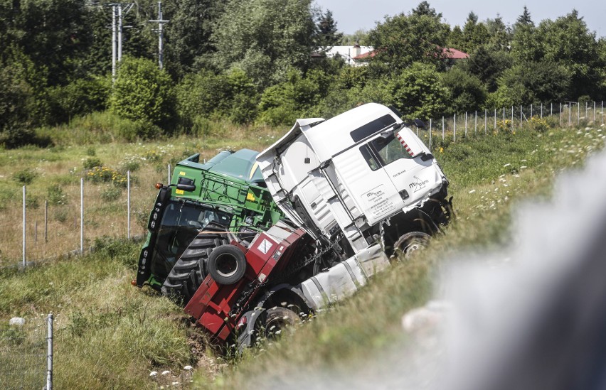 Do zdarzenia doszło na A4 w Terliczce k. Rzeszowa. Samochód...