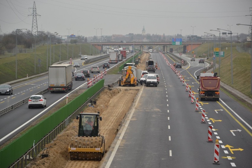 Prace nad rozbudową autostradowej obwodnicy Poznania trwały...