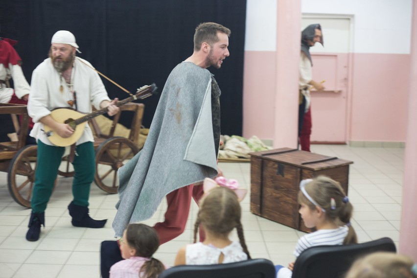 Teatr Lalki Tęcza wrócił po wakacyjnej przerwie. Przedstawienie w SOKu [ZDJĘCIA]