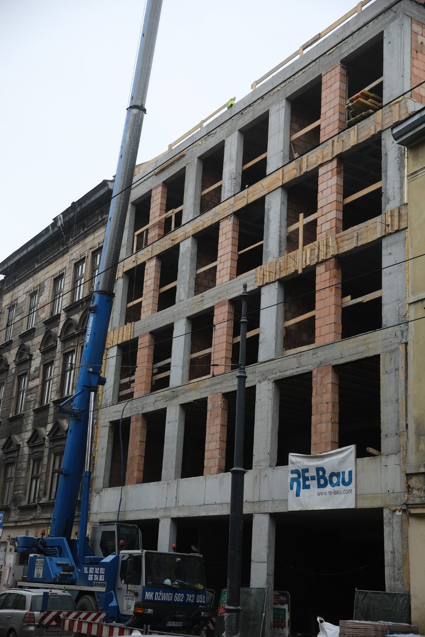Budowa nowego budynku mieszkalnego na ulicy Długiej w...