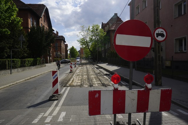 Rozpoczęła się wymiana nawierzchni jezdni jeżyckiego odcinka ul. Polnej