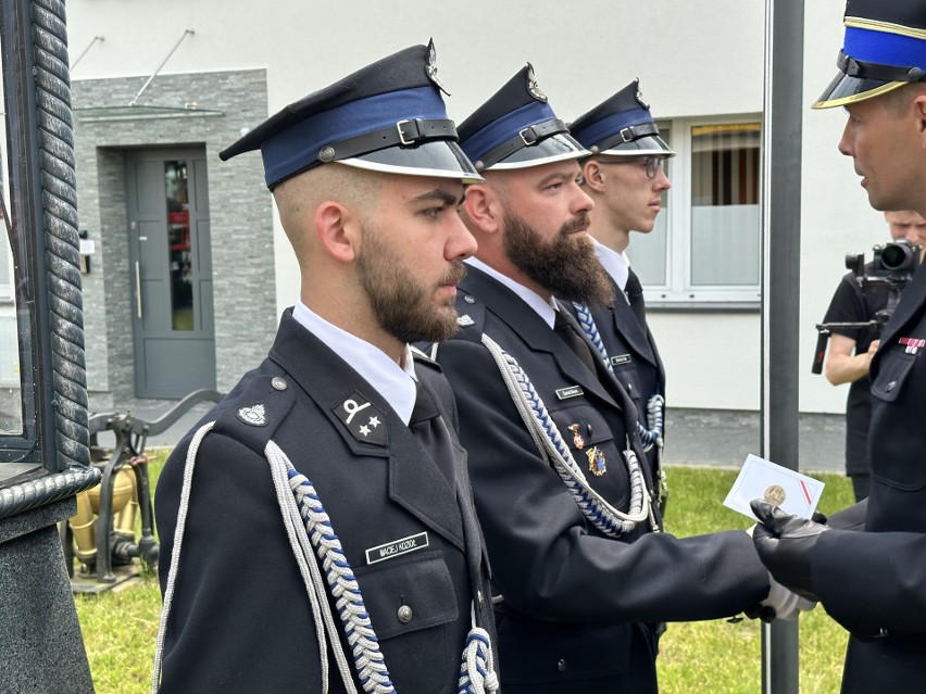 Strażacy z gminy Łużna otrzymali trzy wozy strażackie. Mają też nowoczesną remizę. Były oznaczenia i nagrody