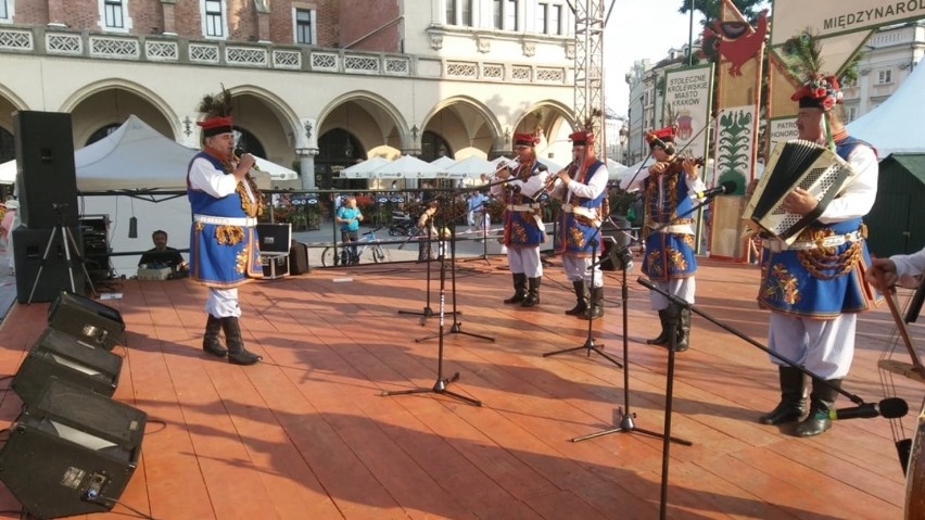 Tym razem trochę ciszej było o Pińczowie na Rynku w Krakowie. Ale Ponidzia nie mogło pod Wawelem zabraknąć. Zwłaszcza folkloru
