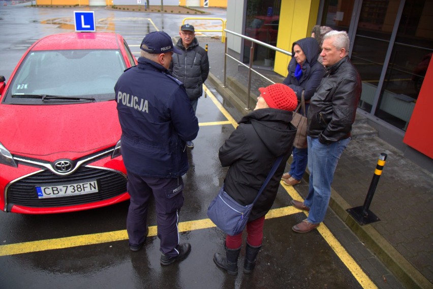 Seniorzy za kółkiem – jak oceniamy ich styl jazdy?