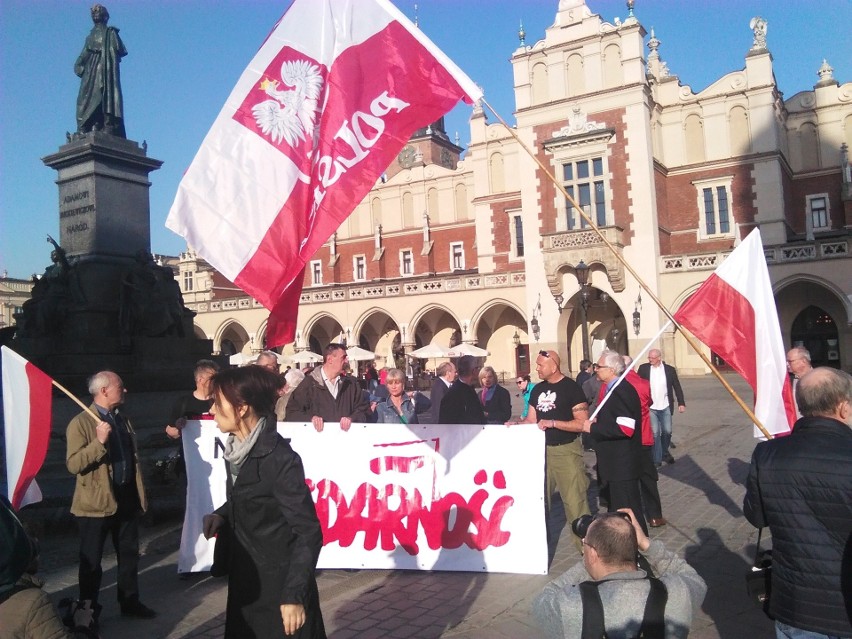 Kraków. VIII Biało-Czerwony Marsz Pamięci w rocznicę katastrofy smoleńskiej