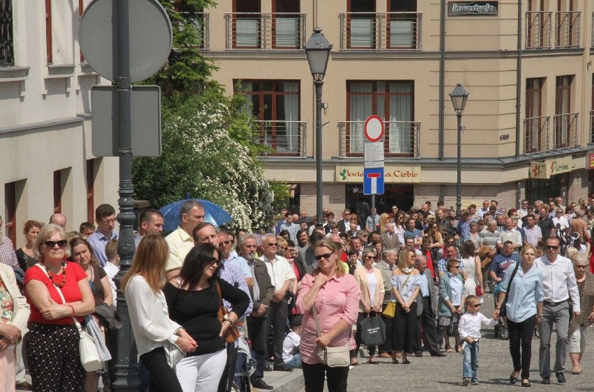 Boże Ciało w Kielcach. Tysiące wiernych w procesji i mszy świętej 