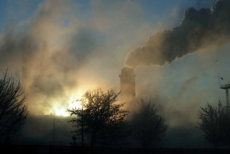 Zła jakość powietrza w Łomży i Suwałkach. Smog truje mieszkańców - mówią naukowcy 