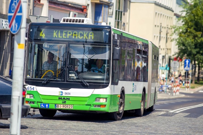 Radny PiS chce, by bezrobotni w Białymstoku jeździli za darmo autobusami BKM