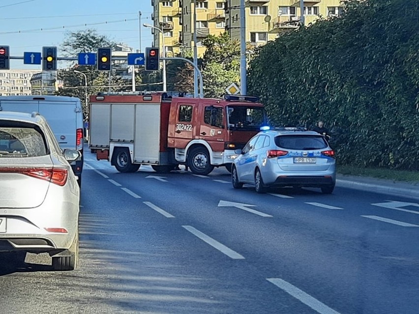 Akcja strażaków na skrzyżowaniu Wyszyńskiego ze Szczytnicką we Wrocławiu. Co tam się stało?