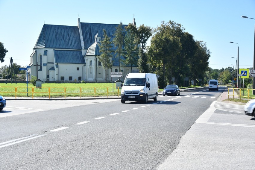 Ruch na skrzyżowaniu ulic Sandomierskiej i Buskiej jest...