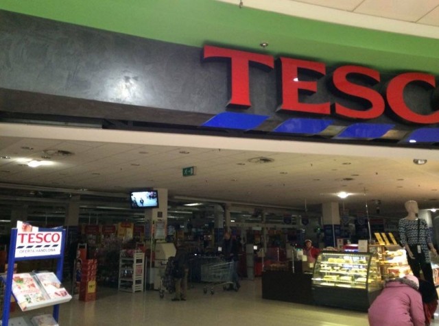 Awaria w Tesco - brak światła, nie działają terminale płatnicze