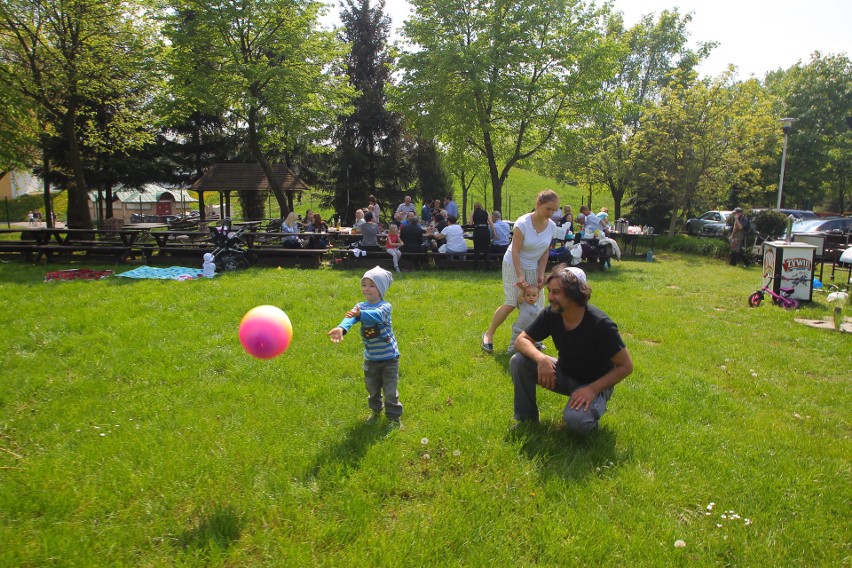 Na pikniku bawili się starsi i najmłodsi