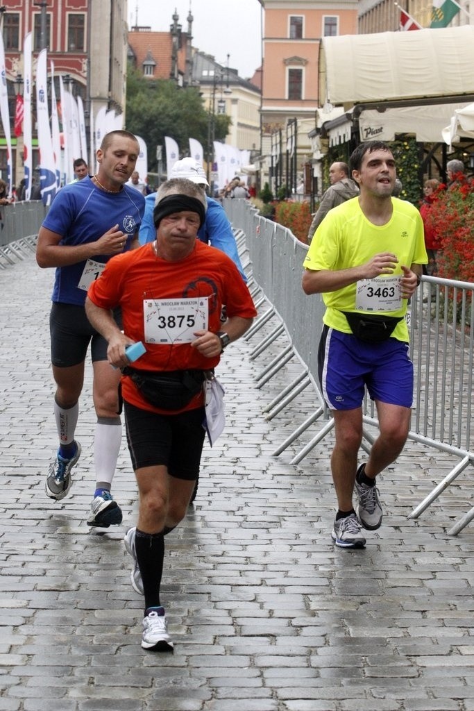 Maraton Wrocław - ZDJĘCIA - zawodnicy z numerami 3801 - 4000