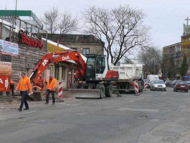 W poniedziałek rozpoczął się remont jednej z najbardziej newralgicznych ulic w mieście &#8211; Radomskiej.