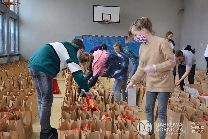 Kilkaset paczek przygotowanych zostało dla seniorów w całym...