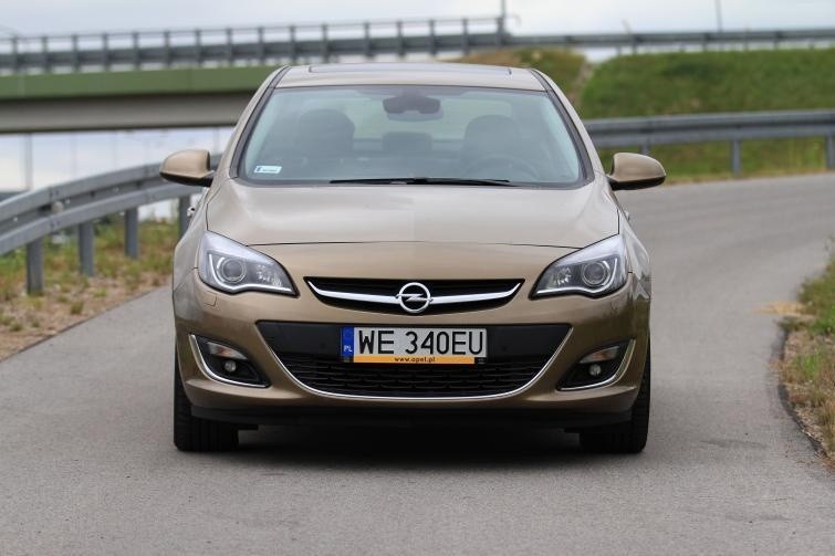 Testujemy: Opel Astra Sedan 1.7 CDTI - kompakt z Gliwic...