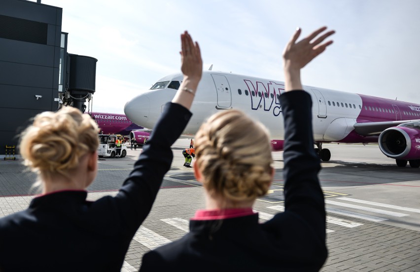 Wizz Air kasuje loty z Polski do Włoch i Izraela. Ryanair...