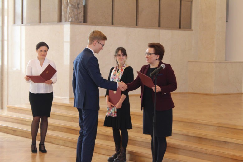 Czworo uczniów ze Śląskiego ze stypendiami Ministra Edukacji Narodowej