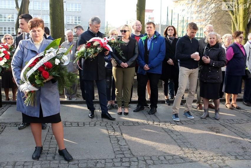 Ósma rocznica katastrofy smoleńskiej. Obchody w Szczecinie [ZDJĘCIA]