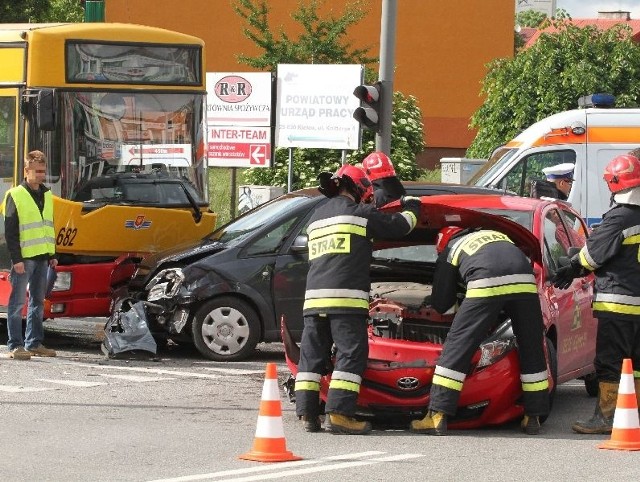 Wypadek na skrzyżowaniu ulic Jagiellońskiej i Hożej w Kielcach.